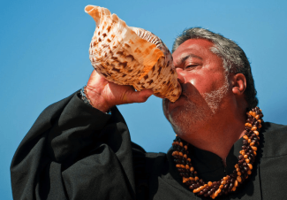 Rev Peter Soares Jr - Aloha Fun Weddings